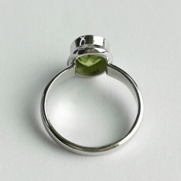 New Apple Green Peridot Ring in Sterling Silver size 6 - Picture 6 of 9